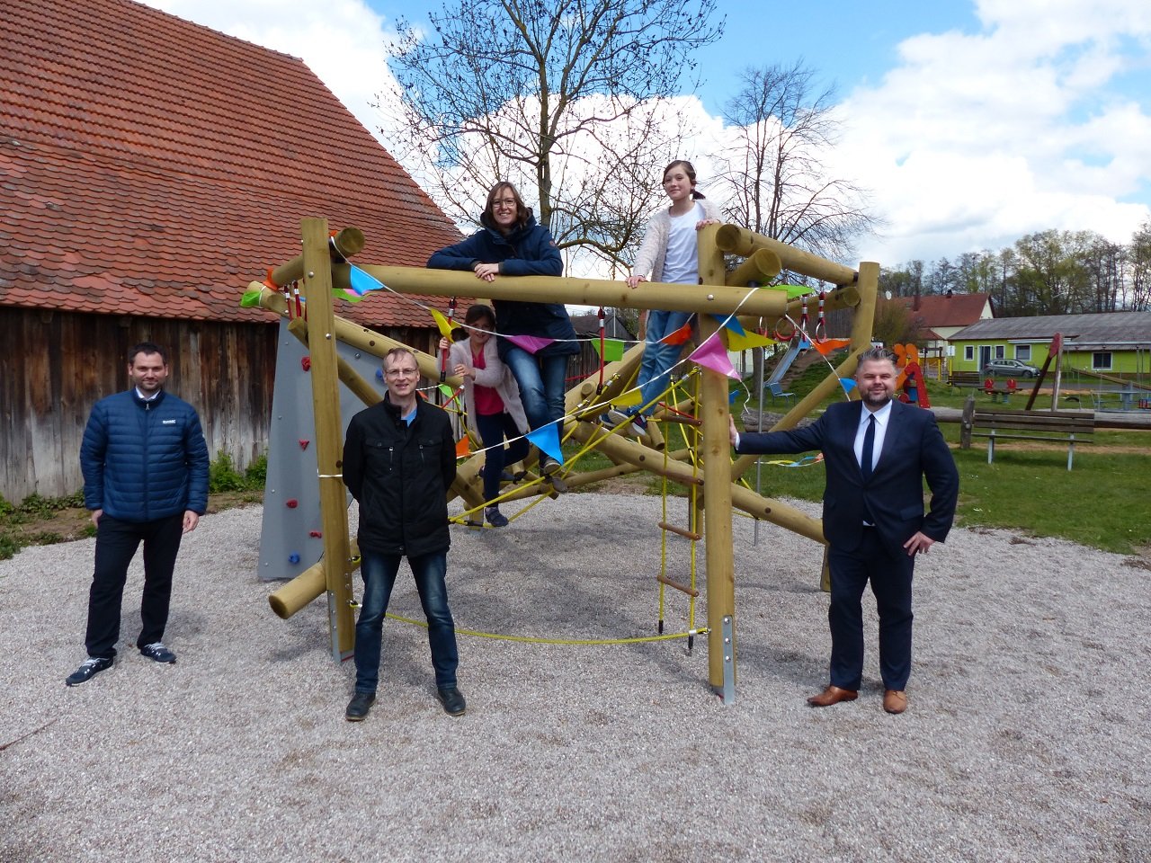Kletter-Koloss – neue Attraktion auf Kinderspielplatz