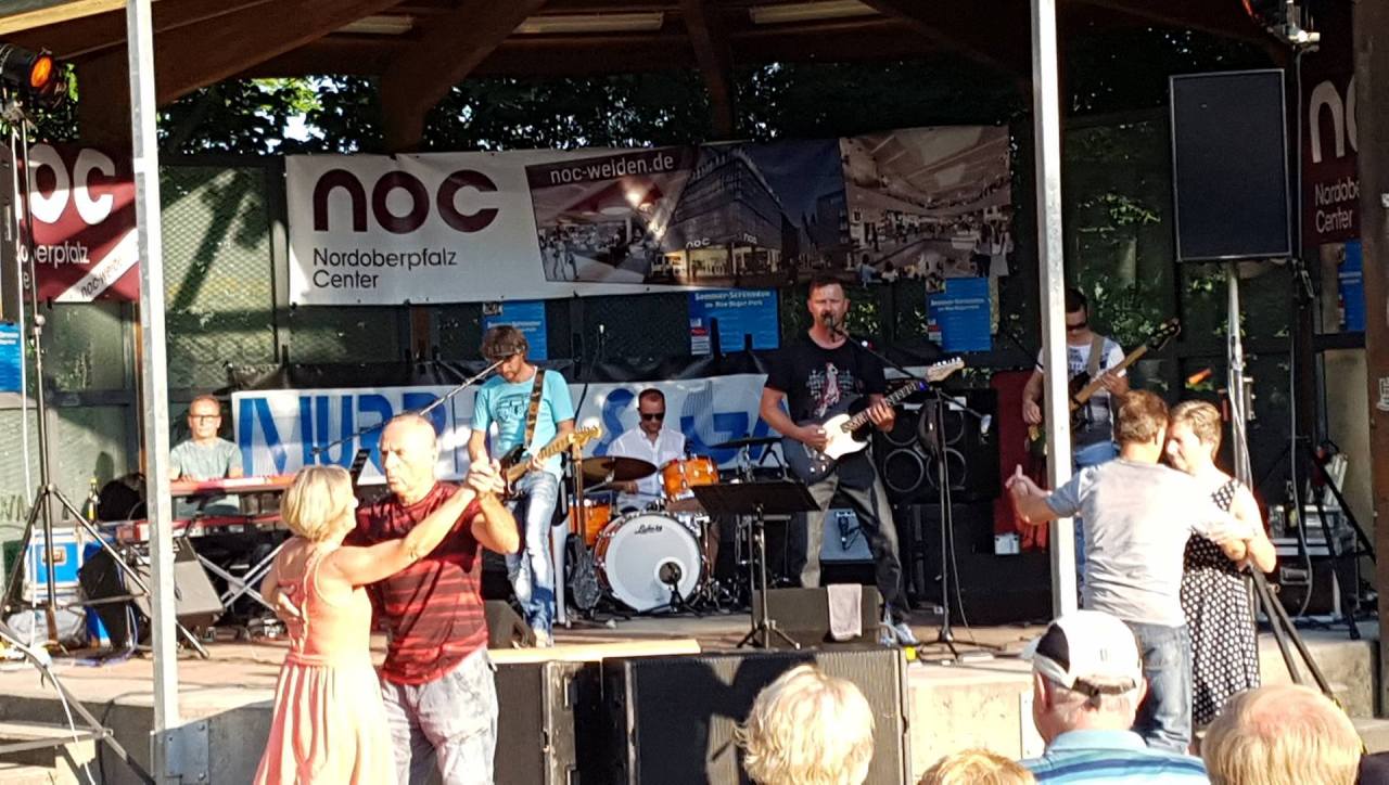 Sommer in der Stadt: Murphys Gang und tanzende Gäste machen Sommerserenade perfekt