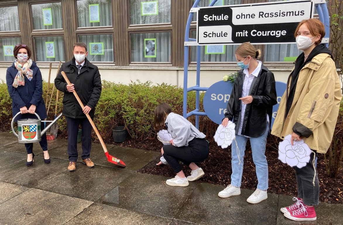 „Weiße Rose“ auf Schulgelände soll mahnen und erinnern