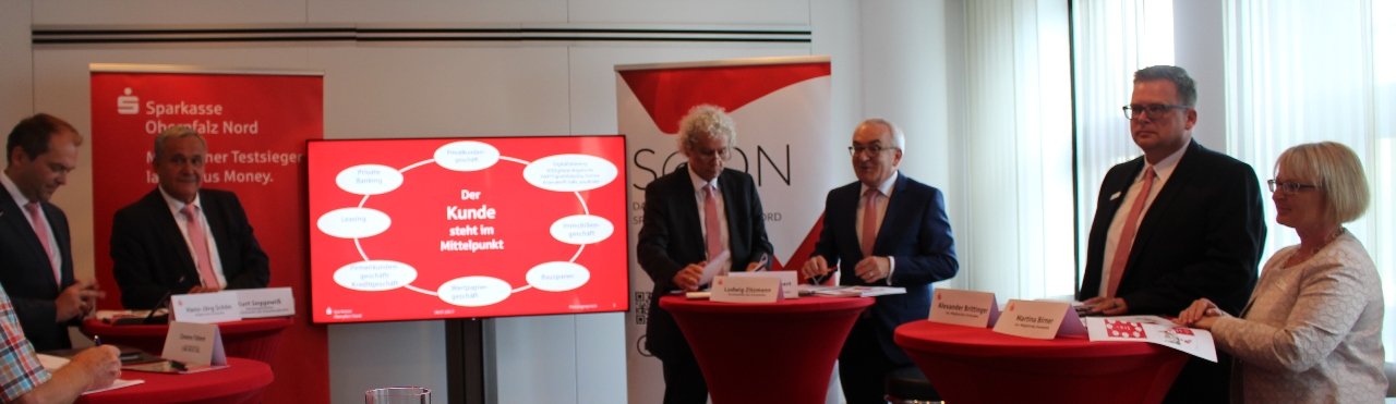Sparkasse Oberpfalz Nord: Fusionsgespräche und die erste Frau im Vorstand