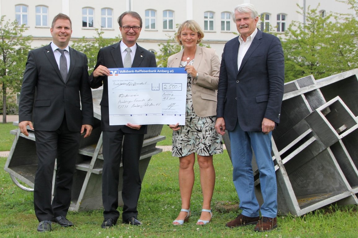 2.500 Euro für Studierende der OTH Amberg-Weiden