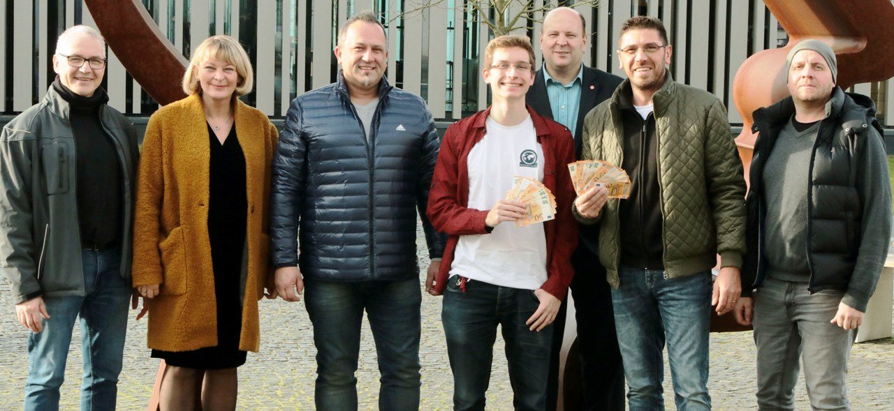 „Just friends“ spenden für soziale Zwecke