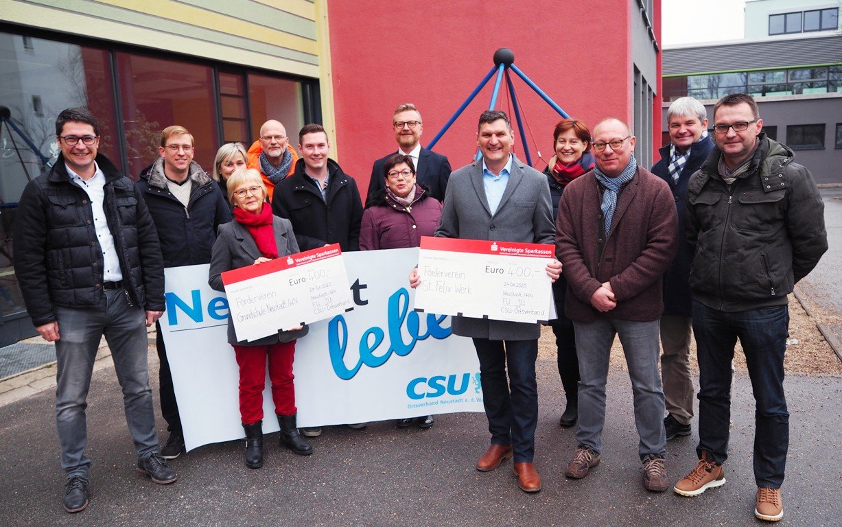 Großzügige Spenden an Fördervereine der Schulen