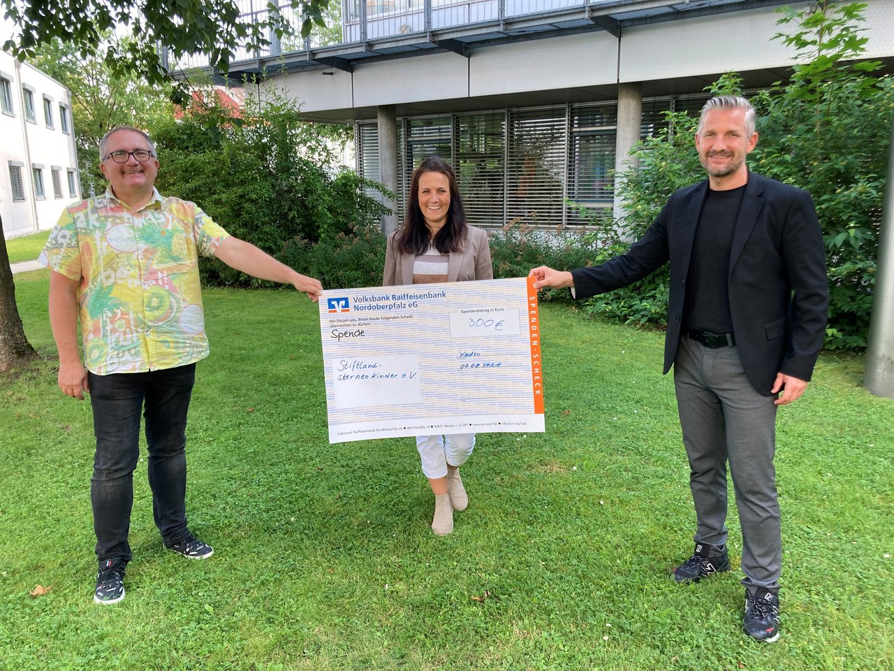 Aus Besprechungen wird gute Tat: Kliniken Nordoberpfalz spendet 300 Euro