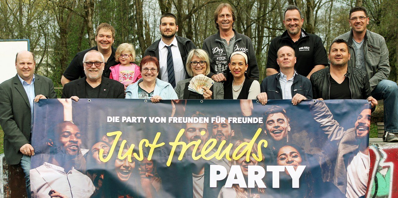 „just friends“-Team spendet an Stadtjugendring