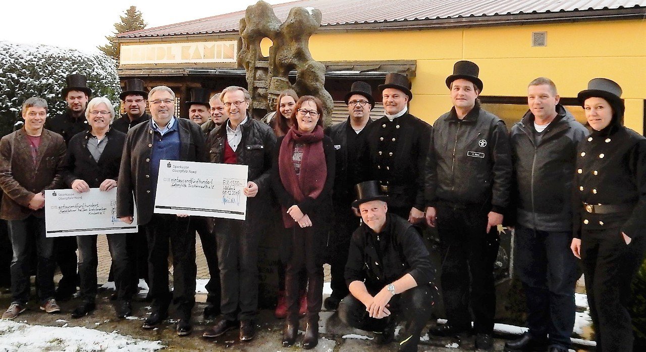 3.000 Euro für Lebenshilfe Tirschenreuth und krebskranke Kinder