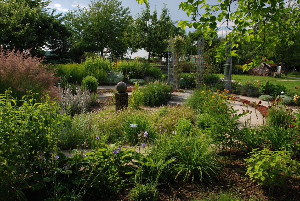 Mit dem Gartenpfleger-Grundkurs zum grünen Daumen