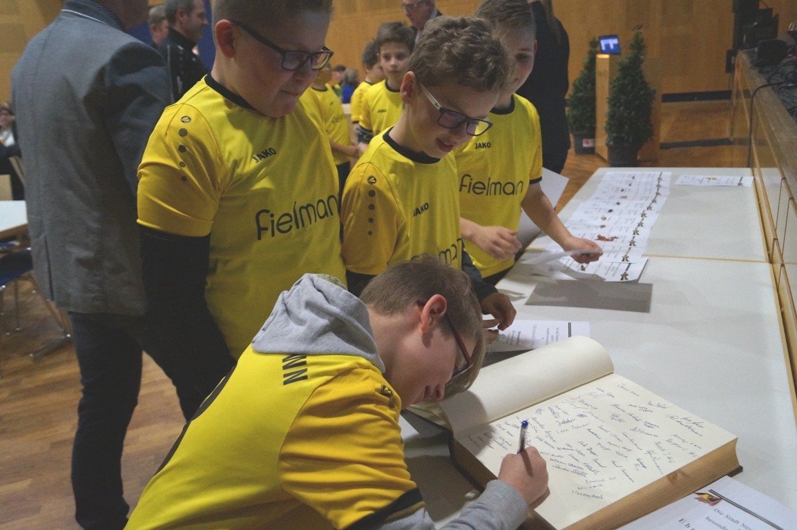 Große Sportlerfamilie: 98 Sportler glänzen bei Ehrung