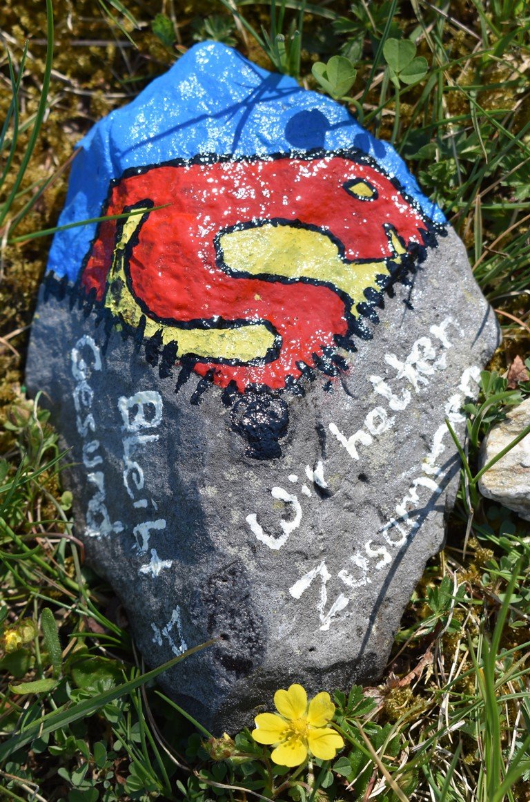 Steine mit Superkräften machen Mut