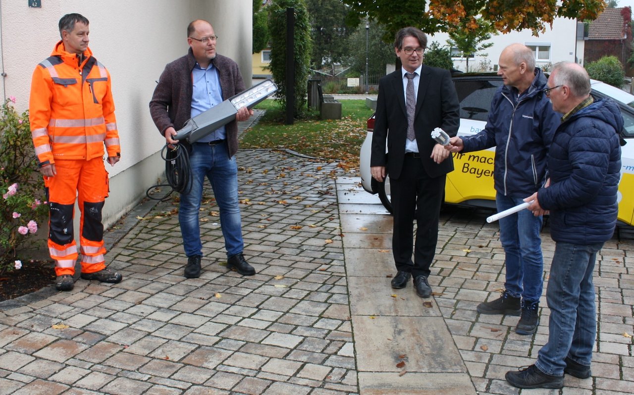 Gemeinde erstrahlt in warmweißem Licht