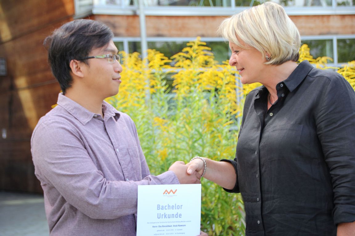 Malaysischer Student hat seinen Bachelor in der Tasche