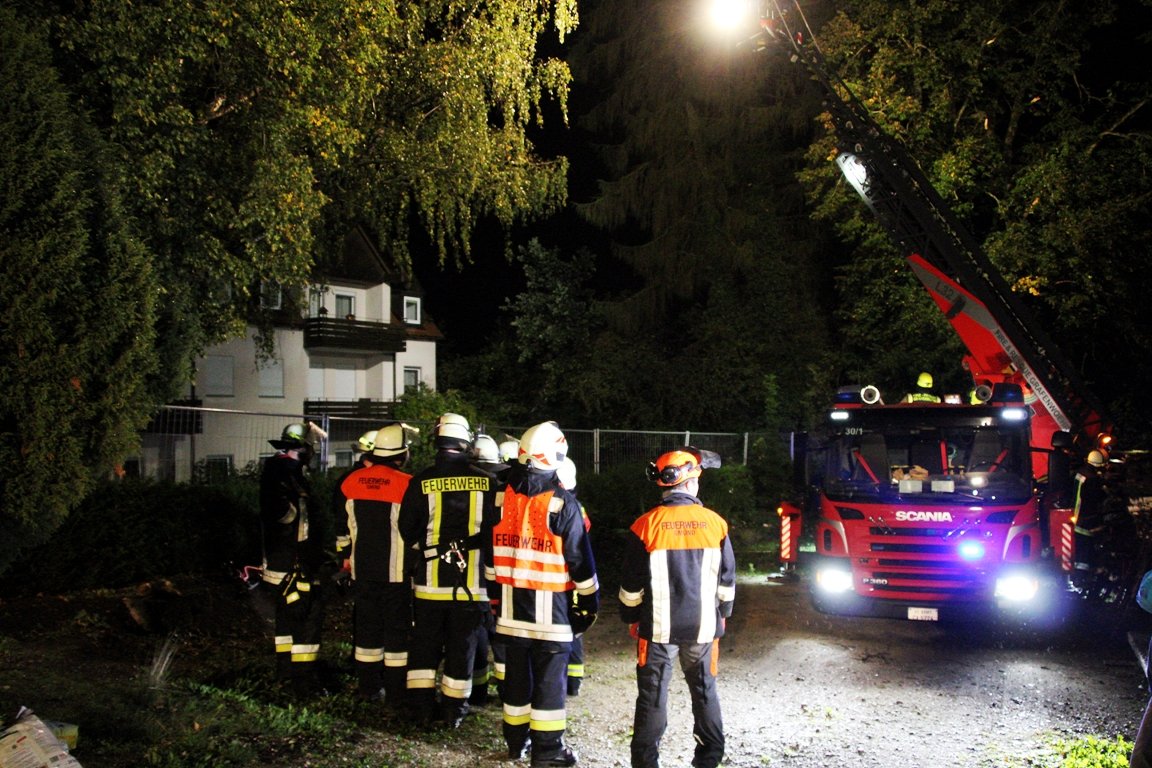 Umgestürzter Baum: Altenheim zeitweise evakuiert
