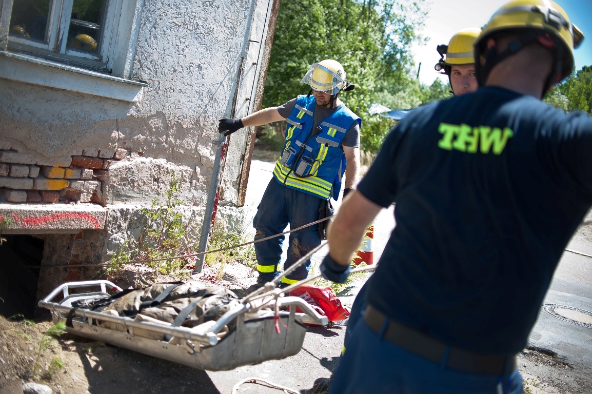 Ab durch die Wand – THW-Übung im Abbruchhaus