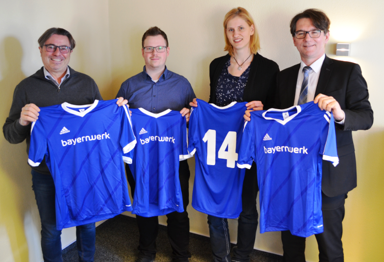 Neuer Sponsor für TSV Eslarn: Schicke Trikots für Fußballer