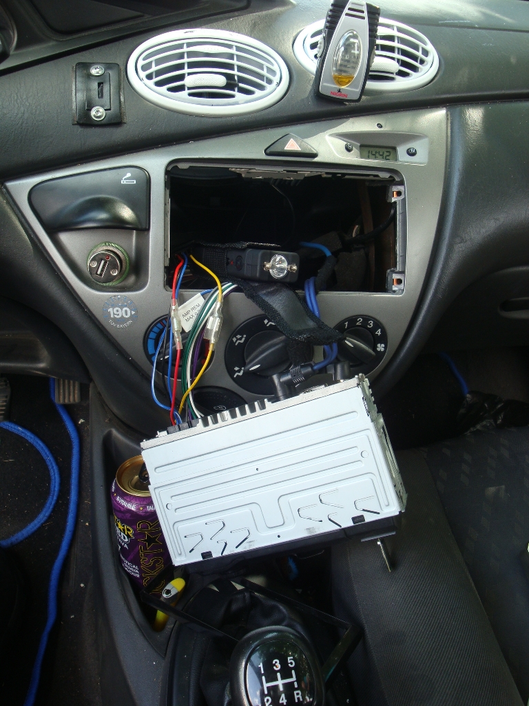 Kein gutes Versteck: Taser im Autoradio