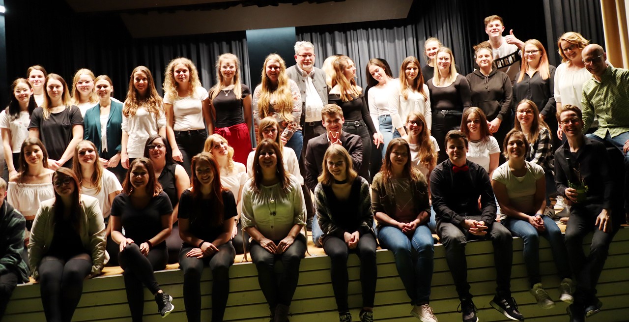 Studierende glänzen mit Theater- und Musikabend