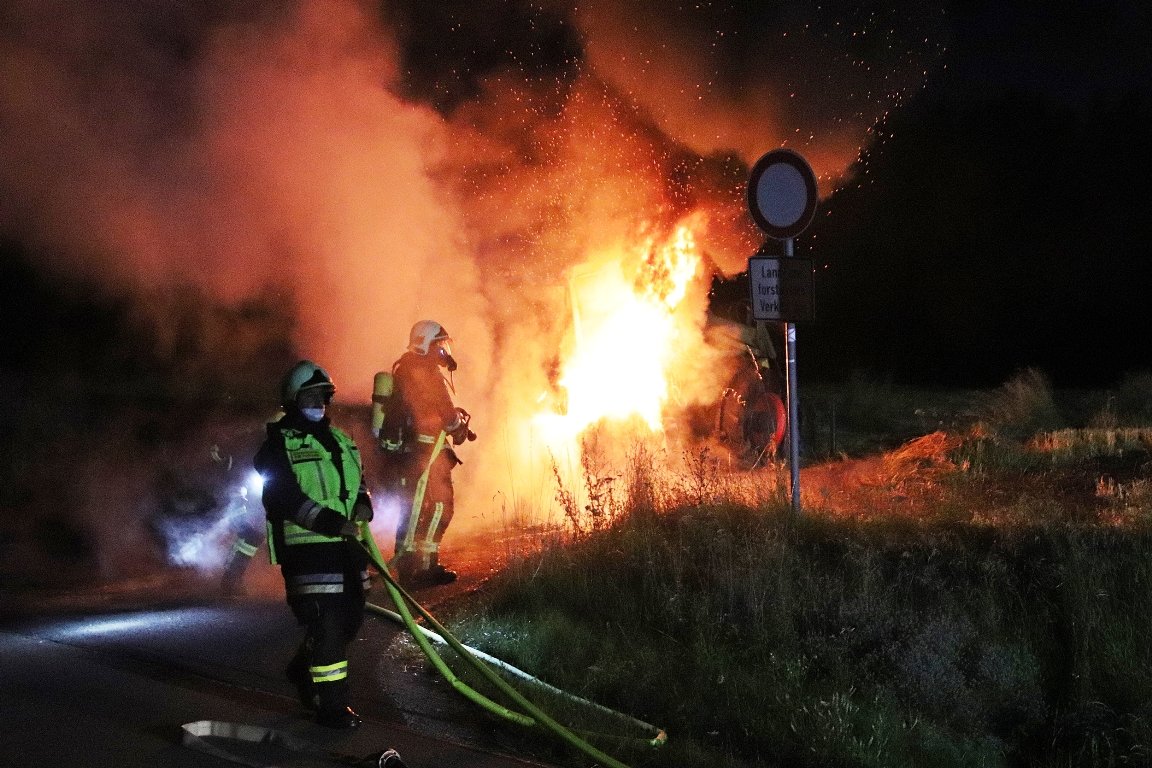 20.000 Euro Schaden: Traktor steht in Flammen
