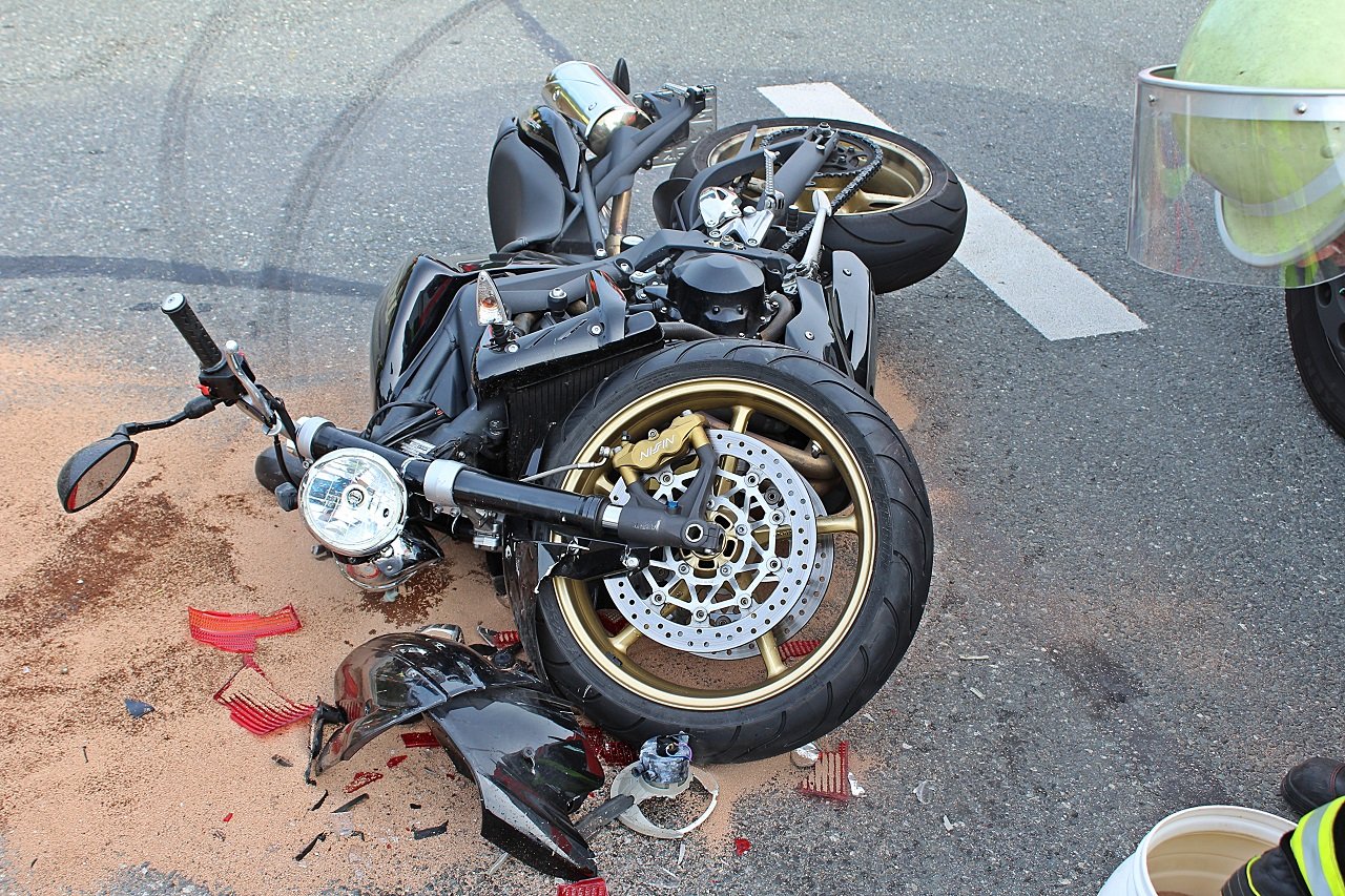 Schwerer Unfall mit Motorradfahrer an Dießfurter Kreuzung