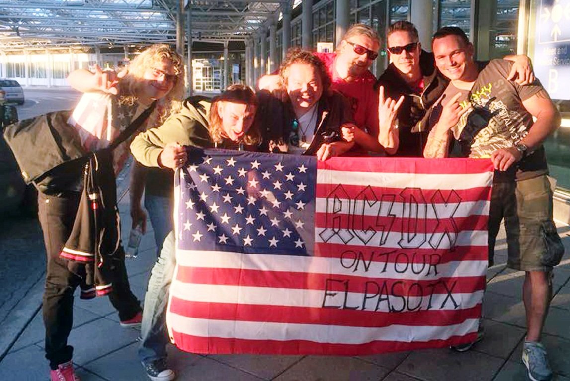 Geschenk zum 20. Geburtstag: AC/DX legt ganz heißen USA-Trip hin