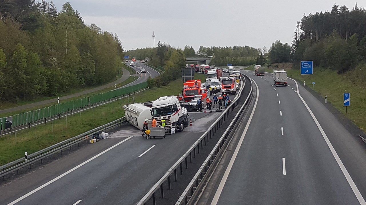 Silolastzug kippt und blockiert A93