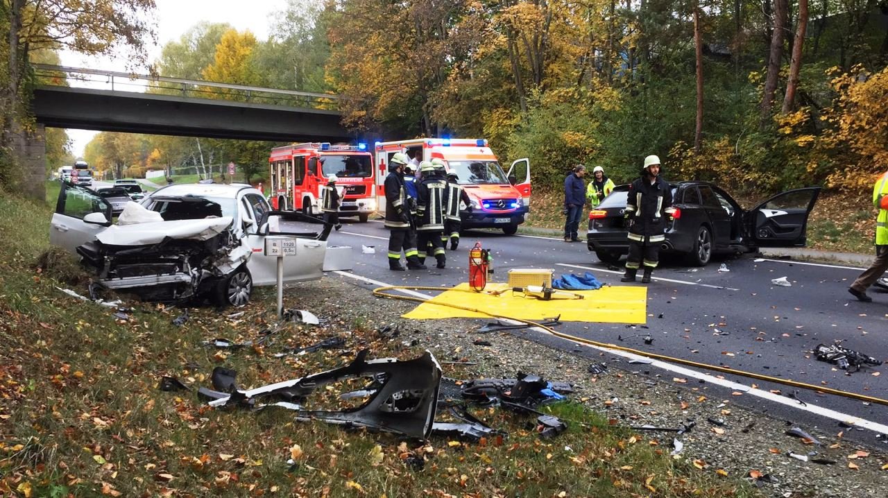 Fünf Verletzte bei Unfall auf B22