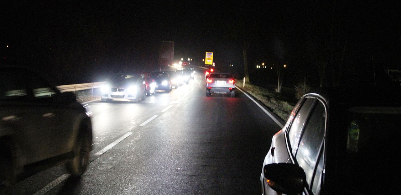 Unfall auf B22: Wegen Rettungswagen aufgefahren