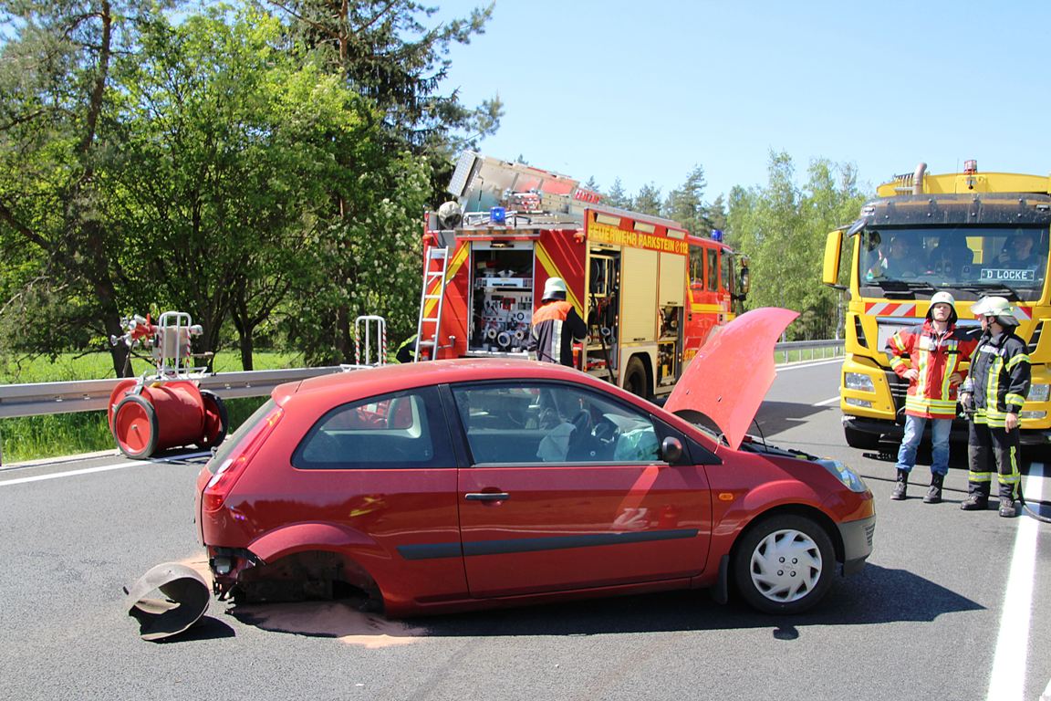 Schwerer Unfall auf B470: Hinterachse aus Auto gerissen – Zwei Verletzte