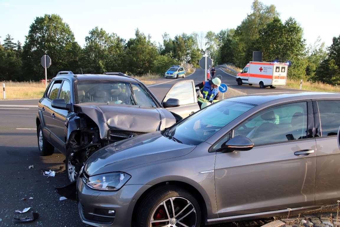 Viel Schaden nach Unfall an Döllnitz Kreuzung