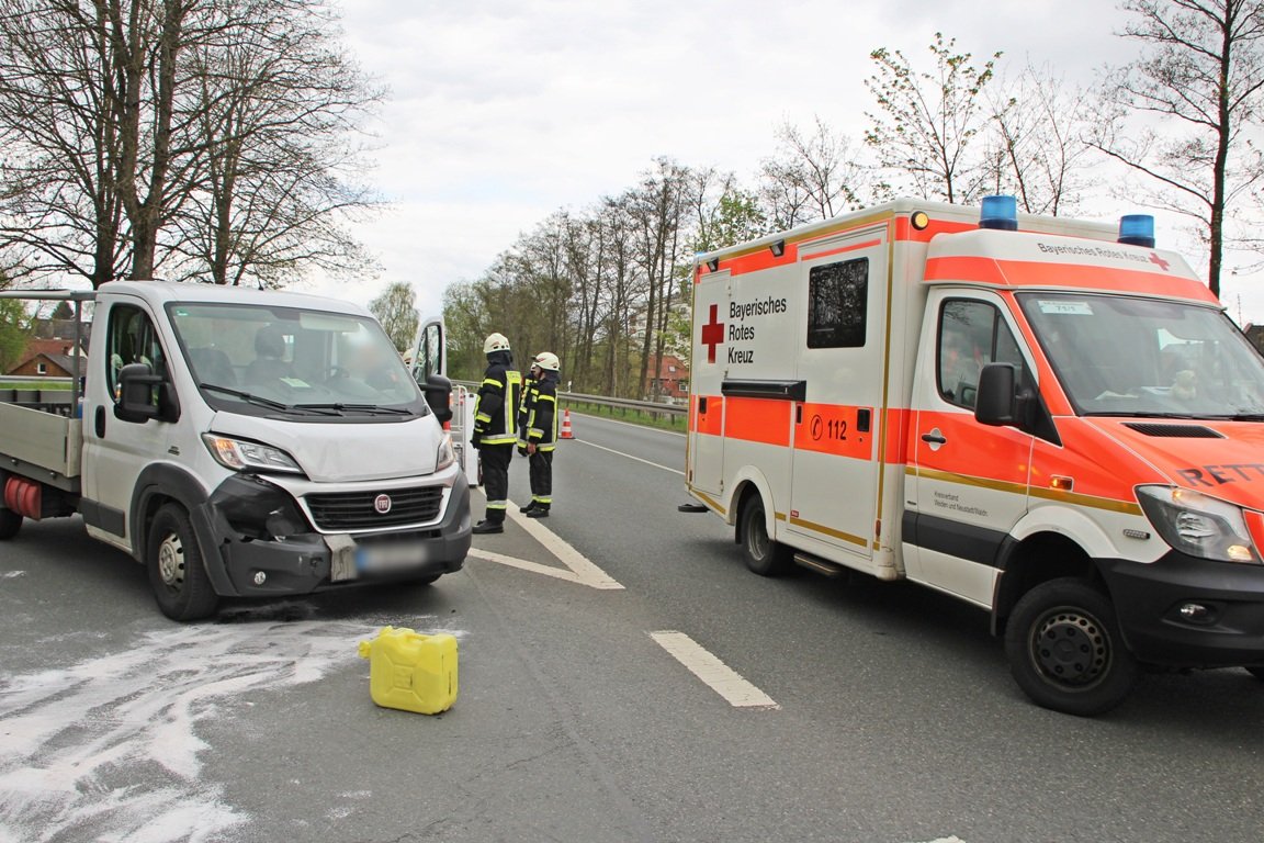 Ungebremst auf Ford aufgefahren: Schwangere Fahrerin hat Glück im Unglück