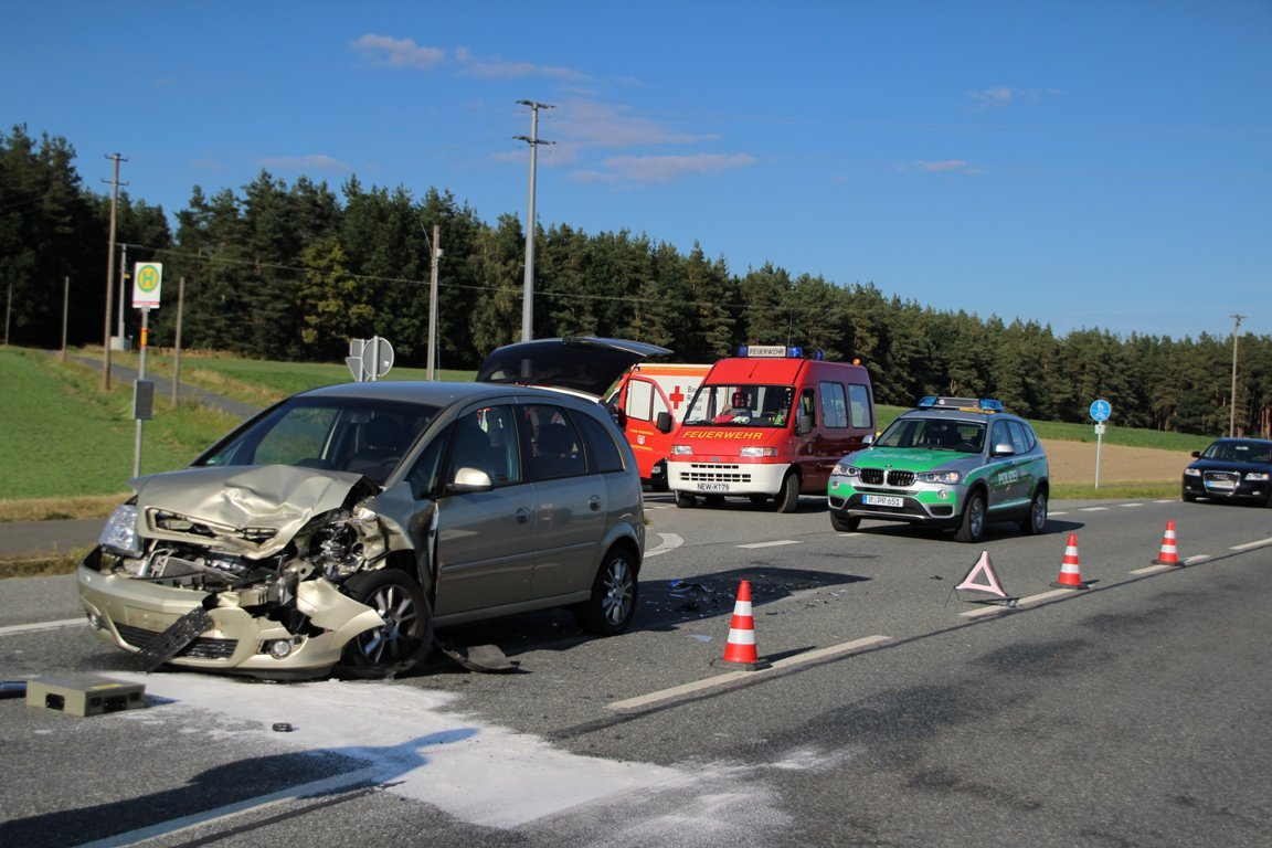 Fünf Verletzte bei Auffahrunfall auf B470