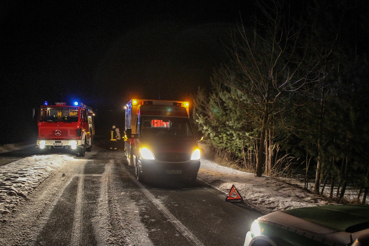 Schneefall lässt die Fahrzeuge rutschen