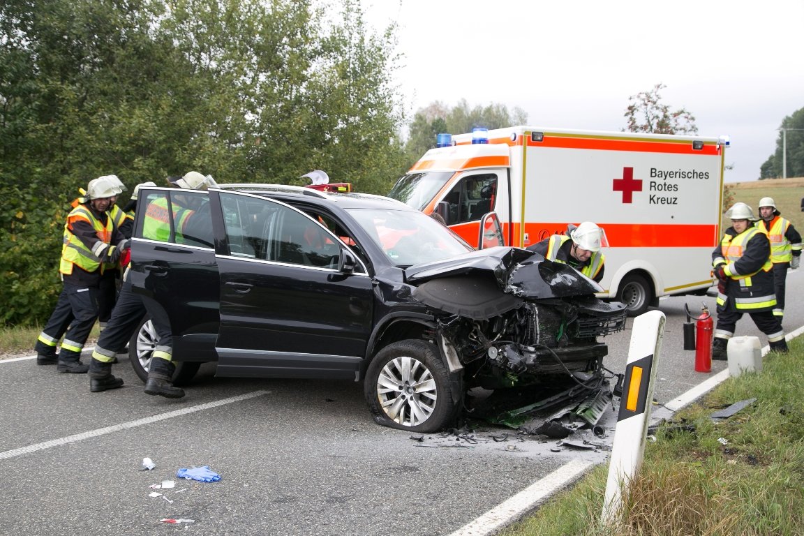Drei Verletzte nach Frontalzusammenstoß