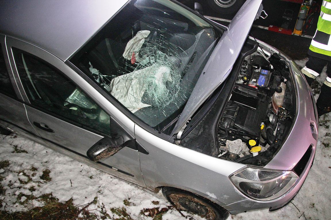 Unfall zwischen Grafenwöhr und Josephstal: Auto landet im Straßengraben