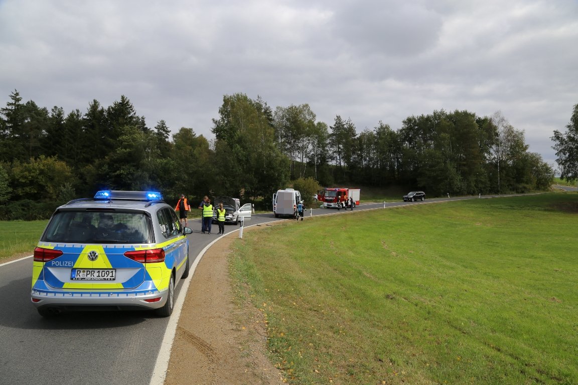 Seat und Kleinbus kollidieren