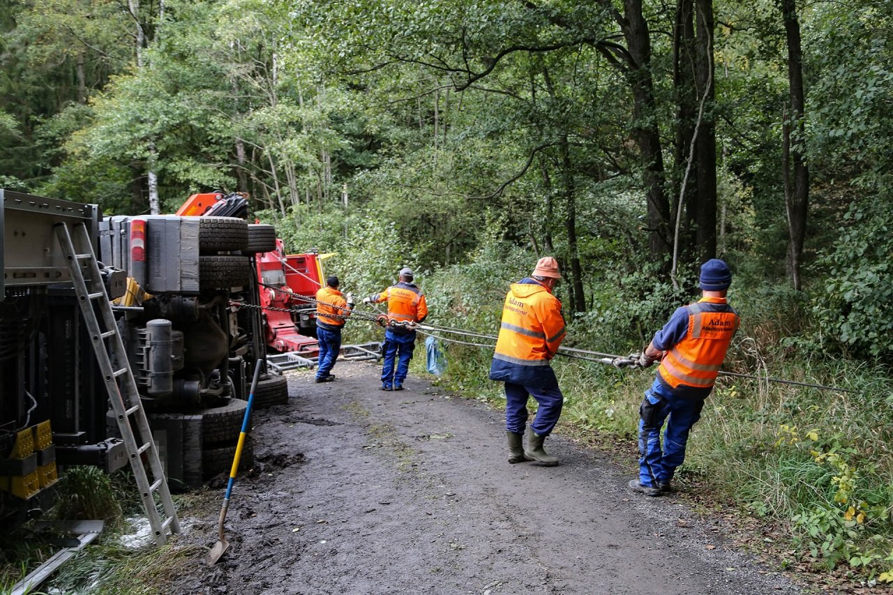 [Update] Umgekippter Sattelzug – Zwei Verletzte