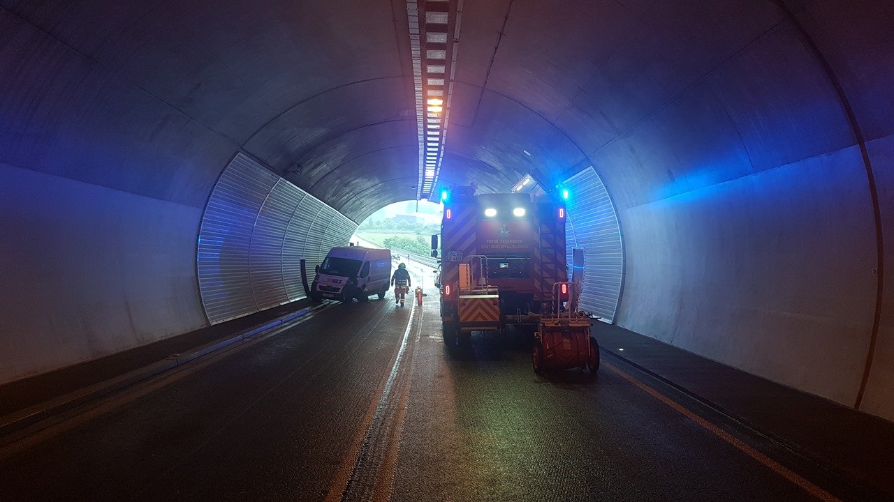 [Update] Unfall im Mühlbergtunnel: Durchfahrt eine Stunde gesperrt