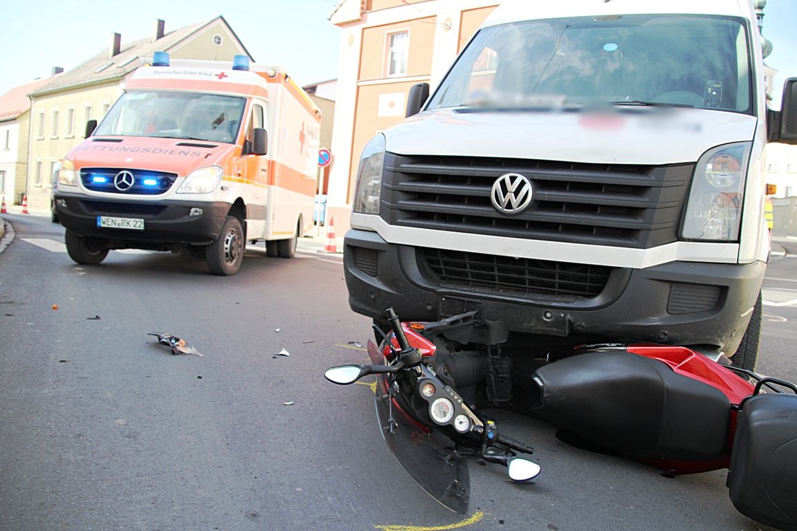 Rollerfahrer angefahren: Pressather (74) verletzt