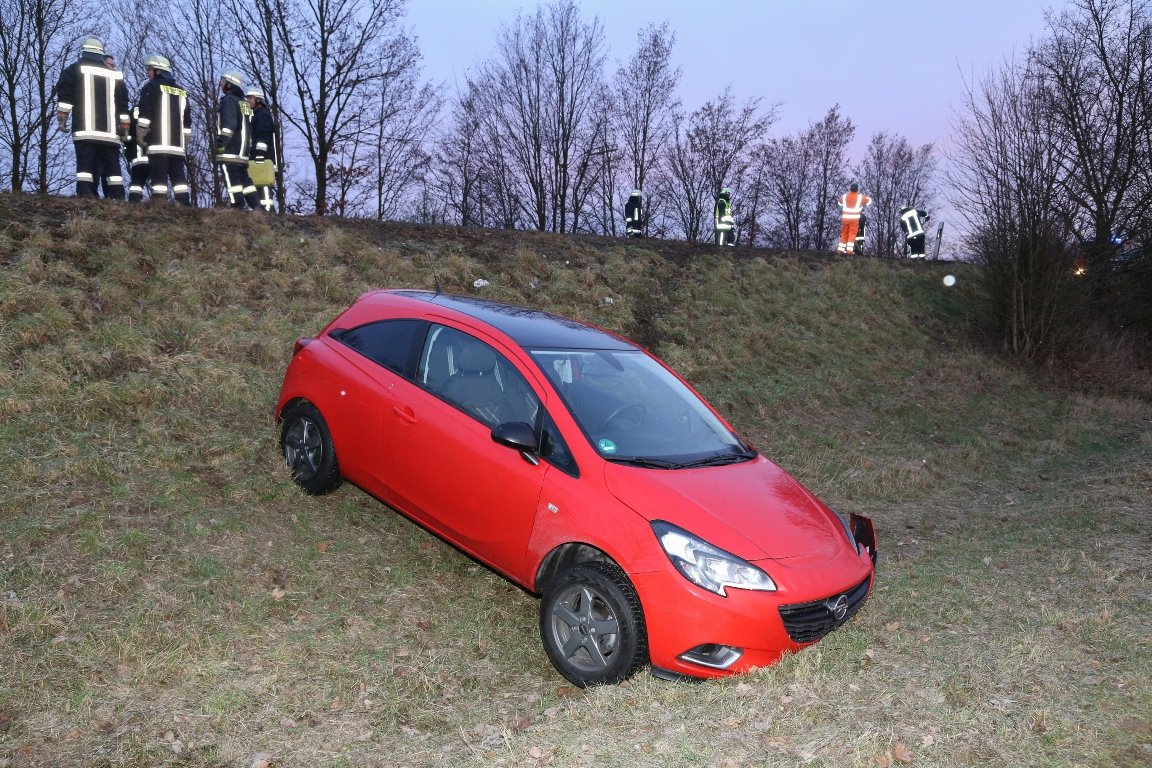 Platter Reifen: Unfall im Gegenverkehr
