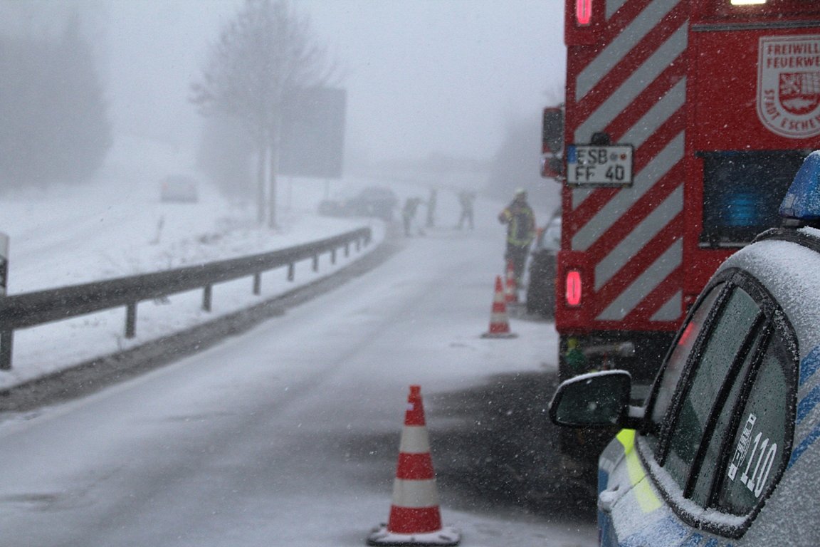 Schneeglatte Straßen – mehrere Unfälle