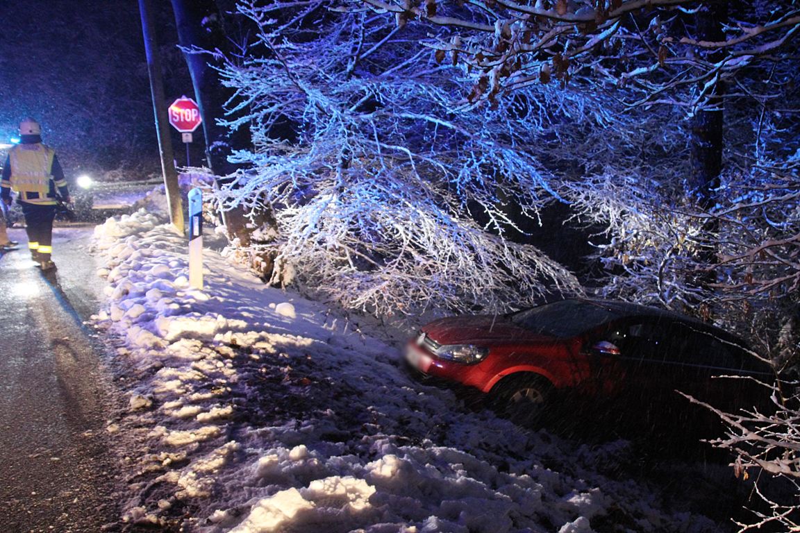 Wendemanöver endet im Graben