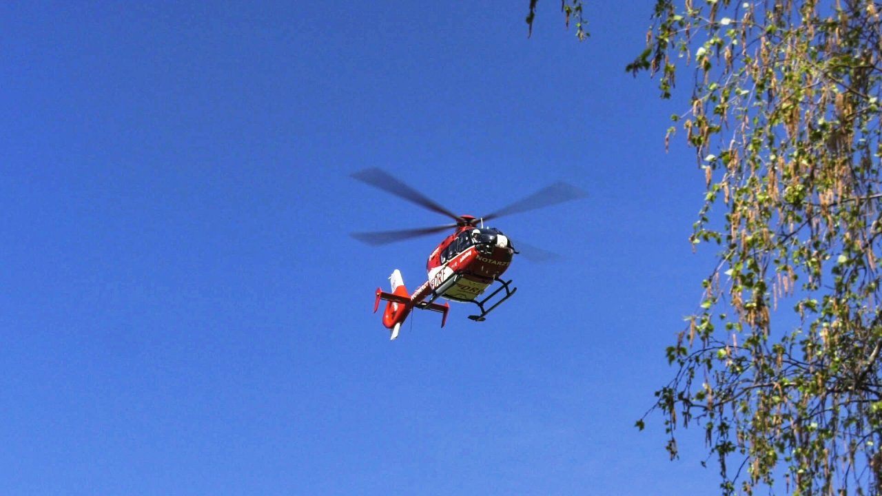[Update] Auto kracht in Personengruppe: Horrorcrash fordert zweites Todesopfer