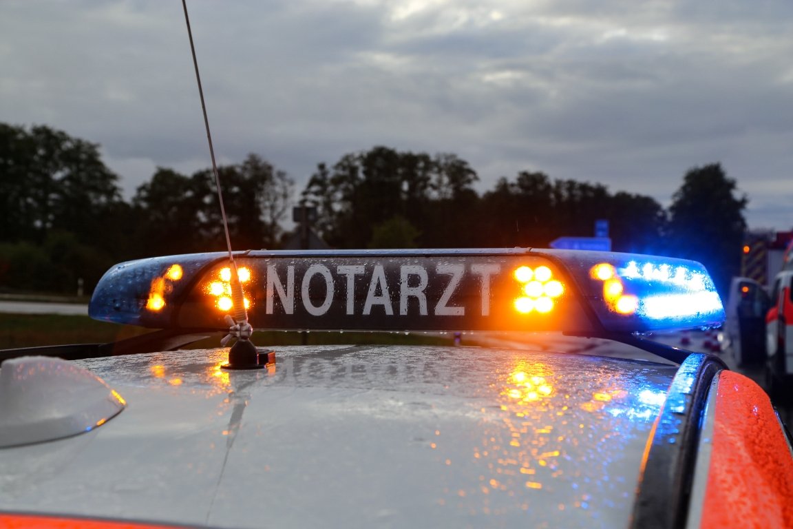 Schwerer Unfall auf A6: Kind (11) tödlich verletzt