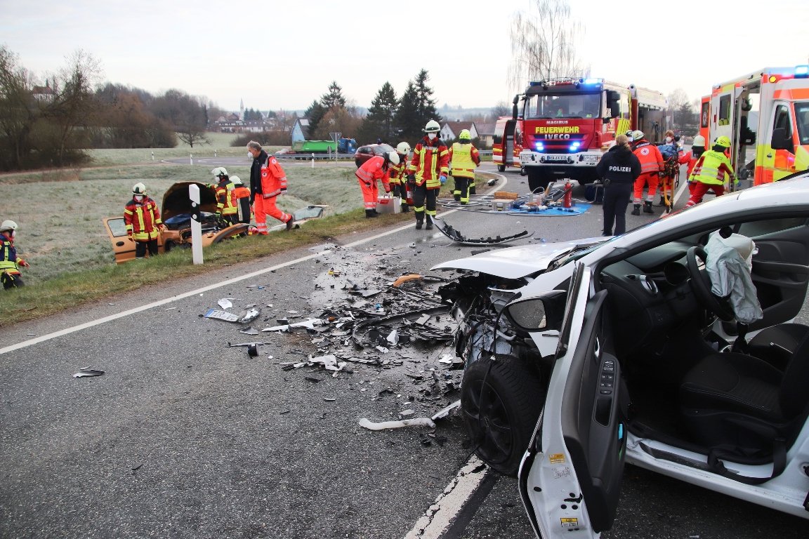 Zwei Schwerverletzte bei Unfall auf B470