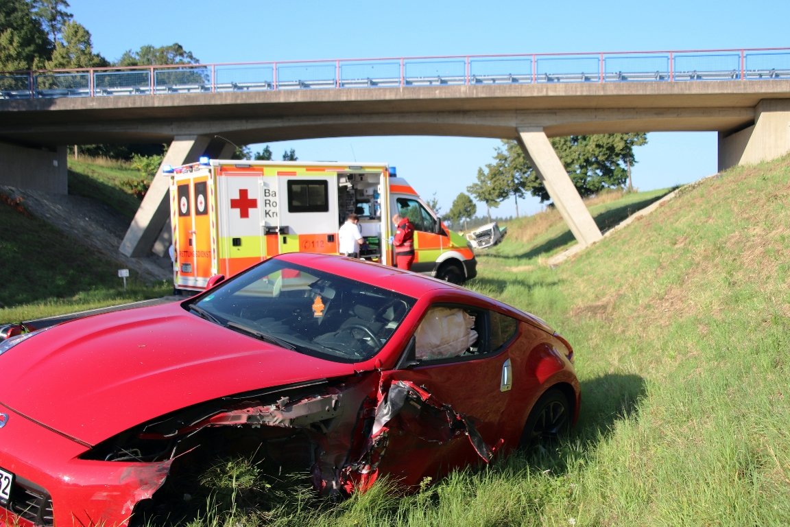 Unfall im Gegenverkehr: Mehrere Verletzte