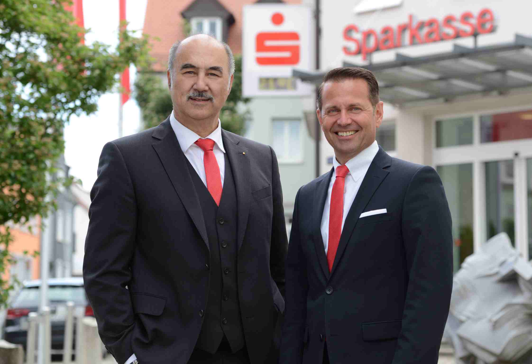 Sparkasse öffnet Filialen