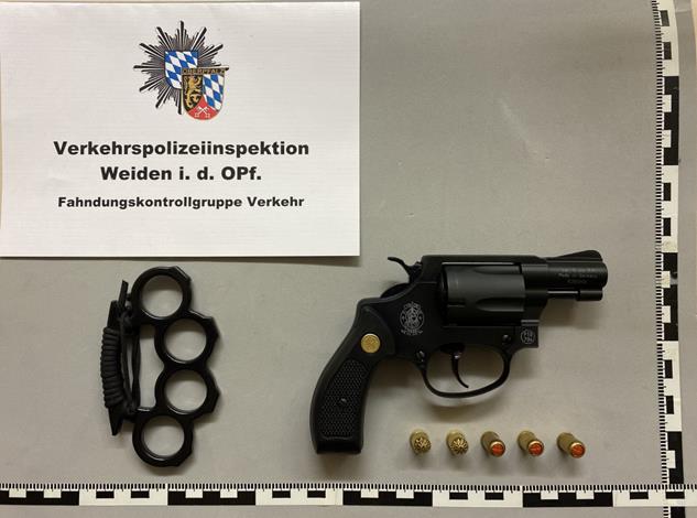 Polizeikontrolle: Waffen im Rucksack