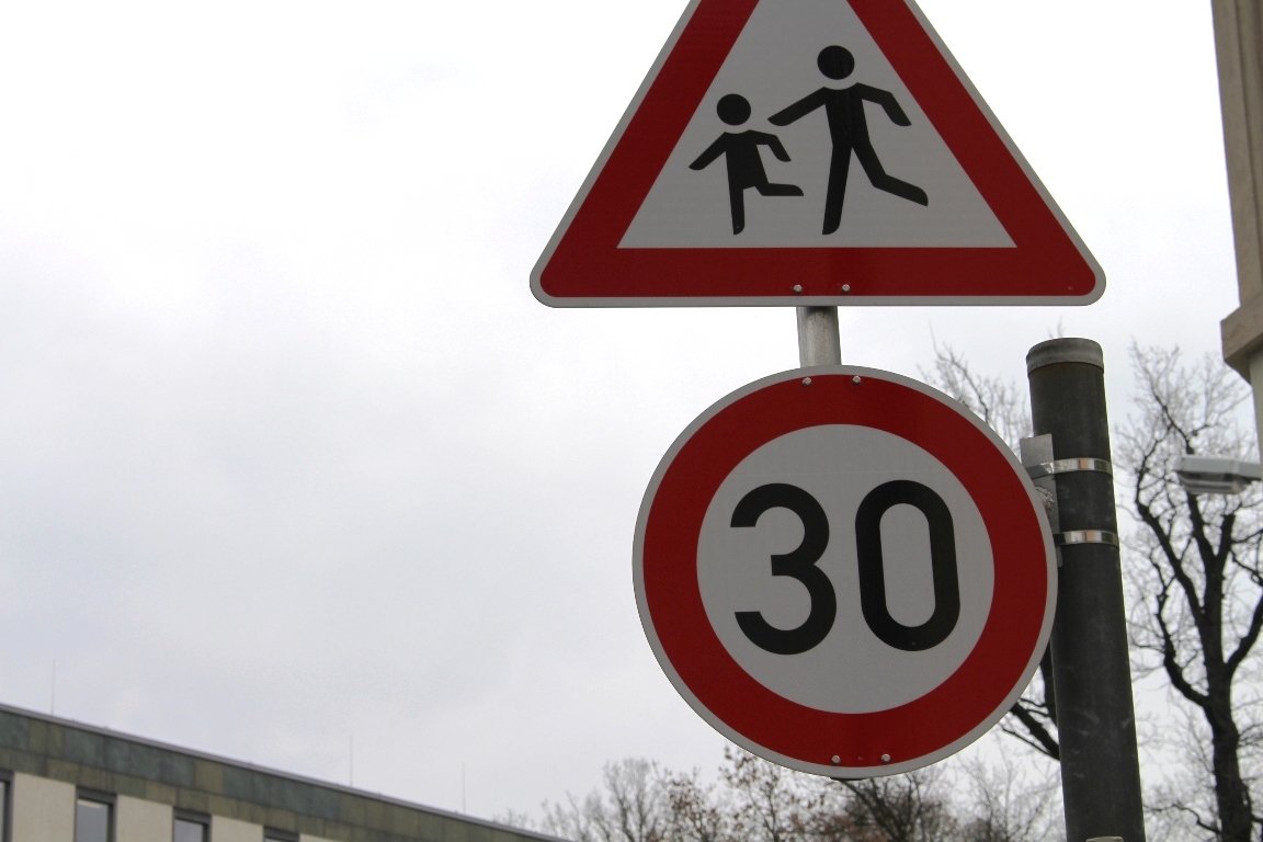 Langfinger scharf auf Verkehrszeichen in Immenreuth