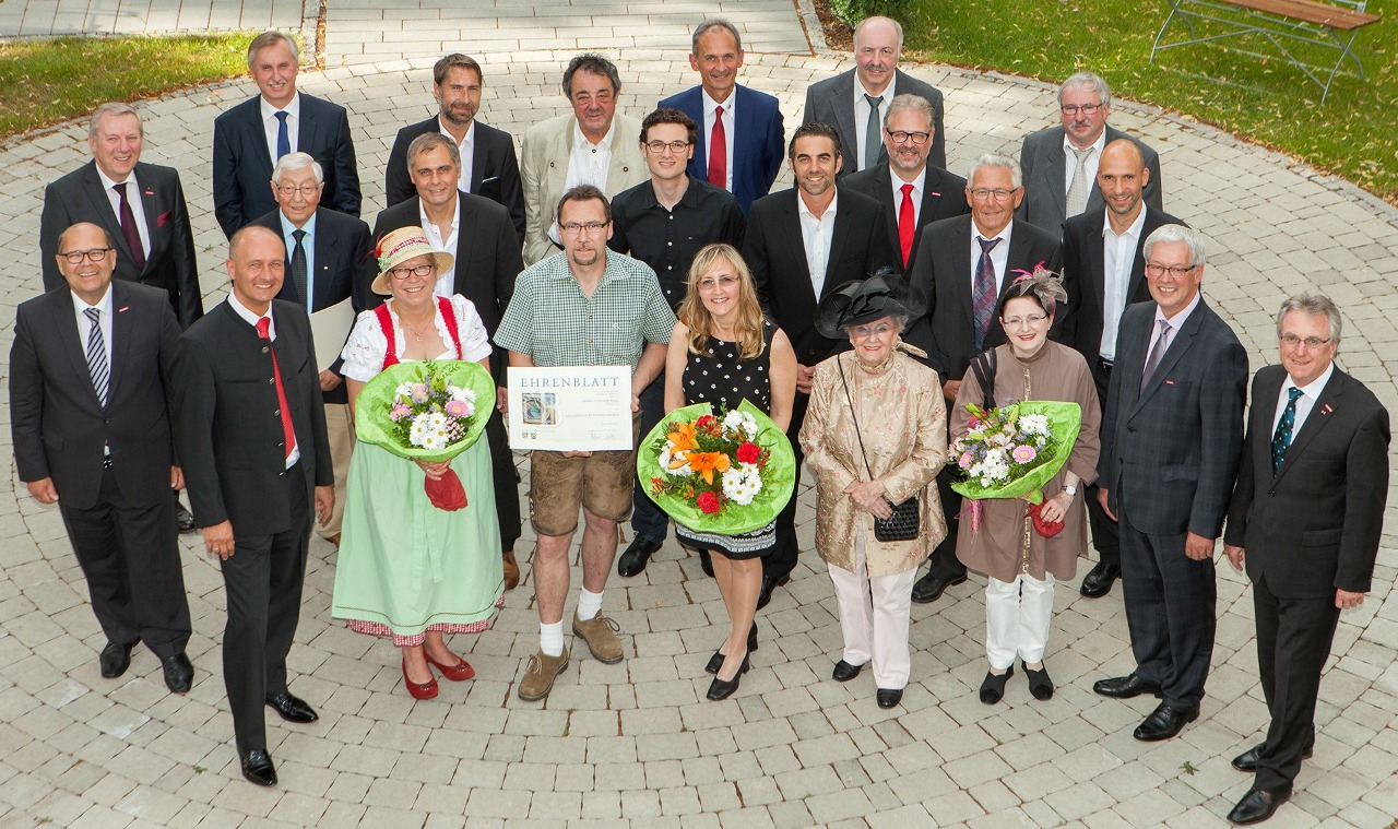 Für 1.586 Jahre Betriebsgeschichte ausgezeichnet
