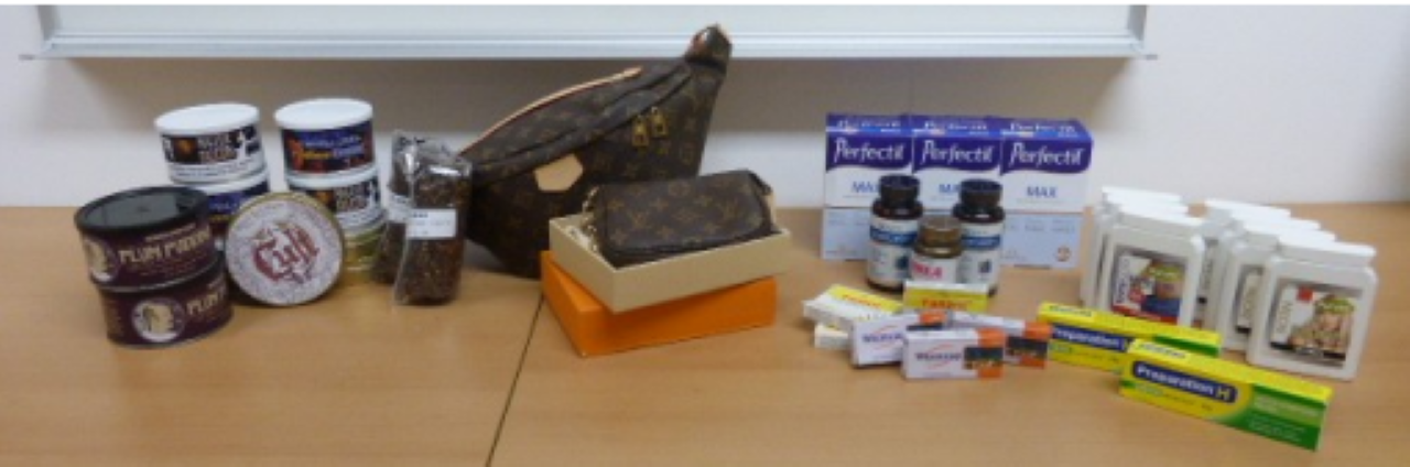 Gefälschte Handtaschen und über 1.000 Tabletten