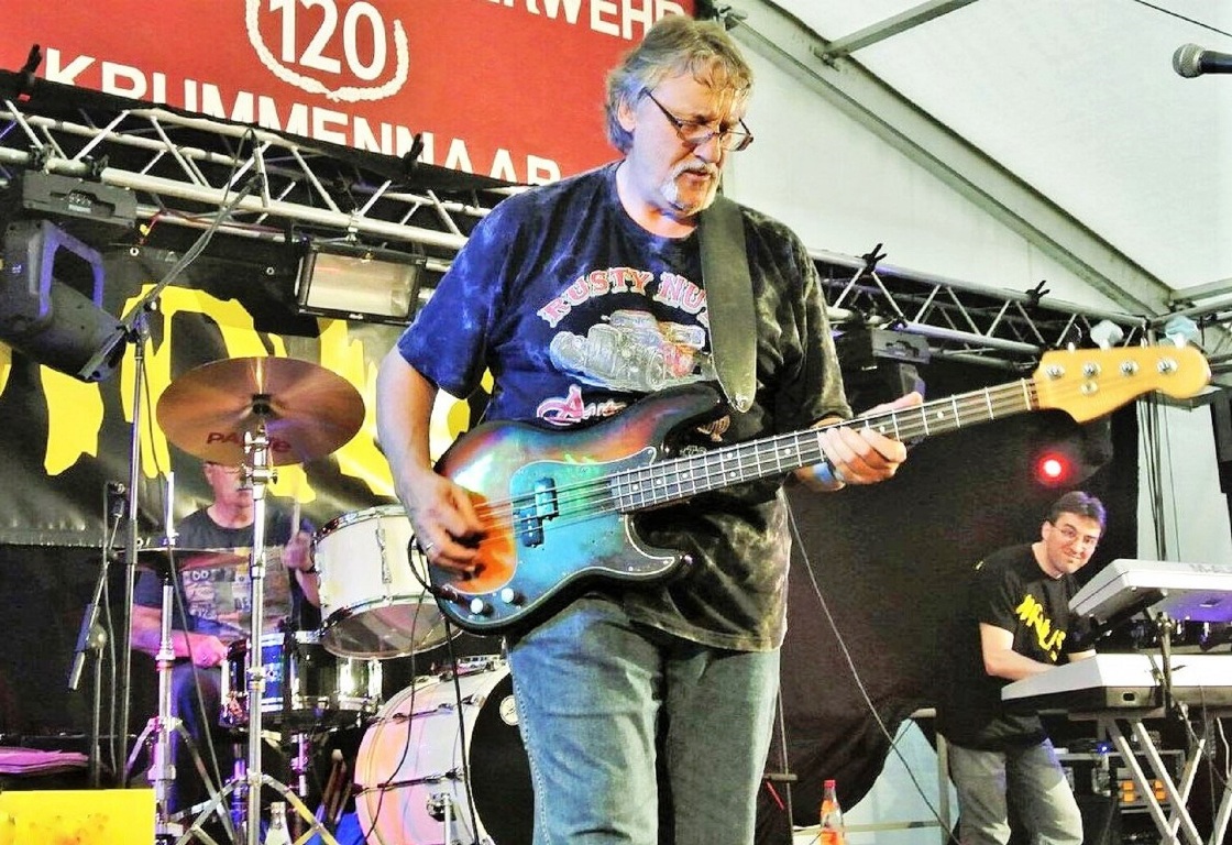 Mit Rock infiziert: „Virus“ rockt Salute-Kneipenbühne
